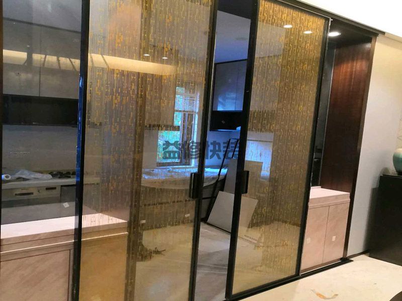 廊坊厨房门装修,厨房门可以选用大面积玻璃(图1) 廊坊厨房门装修,厨房门可以选用大面积玻璃(图1)