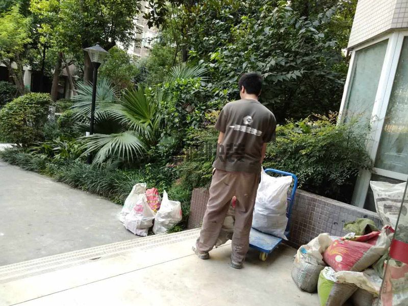 济南槐荫区厕所贴瓷砖和建渣处理(图2) 济南槐荫区厕所贴瓷砖和建渣处理(图2)