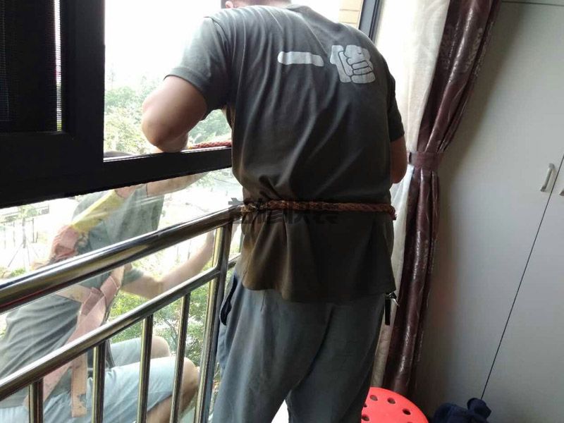 佛山顺德区窗户打玻璃胶(图3)