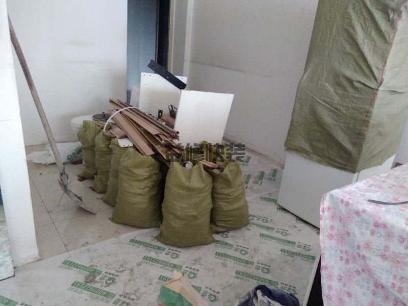 黄石阳新区墙面局部铲除(图4) 黄石阳新区墙面局部铲除(图4)