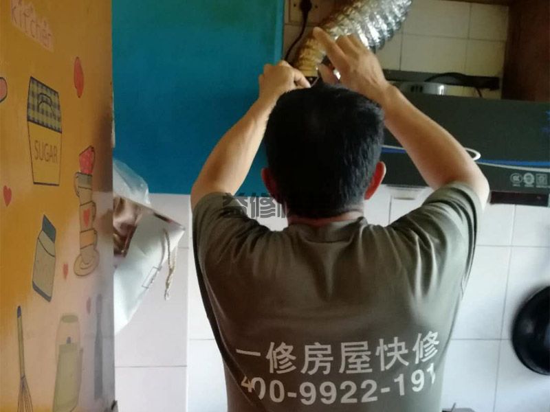 小型厨房怎么装修漂亮,房屋顶部进行吊顶