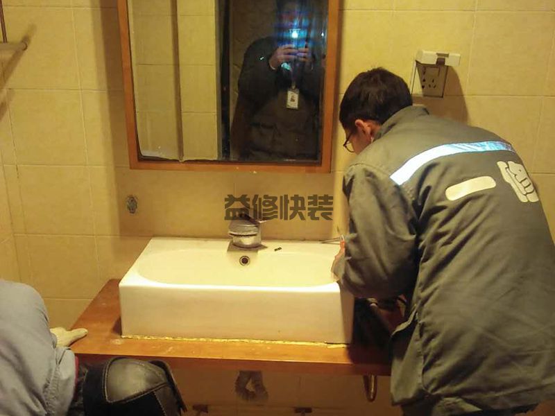 厨房卫生间顶要不要刮腻子,贴在水泥上才牢(图1) 厨房卫生间顶要不要刮腻子,贴在水泥上才牢(图1)