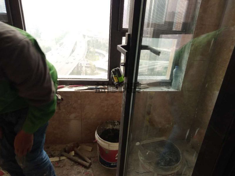 长沙开福区阳台贴瓷砖安装踢脚线(图2) 长沙开福区阳台贴瓷砖安装踢脚线(图2)