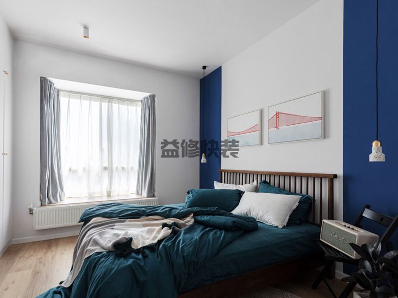 卧室墙面什么颜色好看，出租房卧室墙面翻新，颜色这样搭配美呆了(图2)