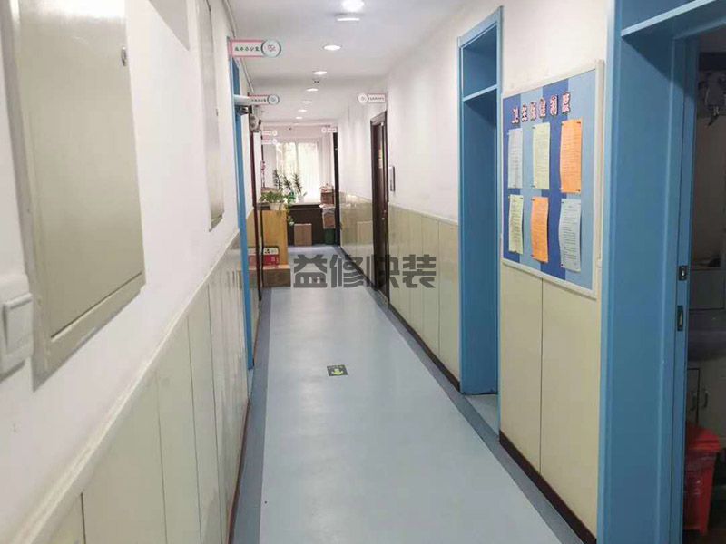 客厅只有一个小窗户怎么装修,尽量避免使用深色调地板(图2) 客厅只有一个小窗户怎么装修,尽量避免使用深色调地板(图2)