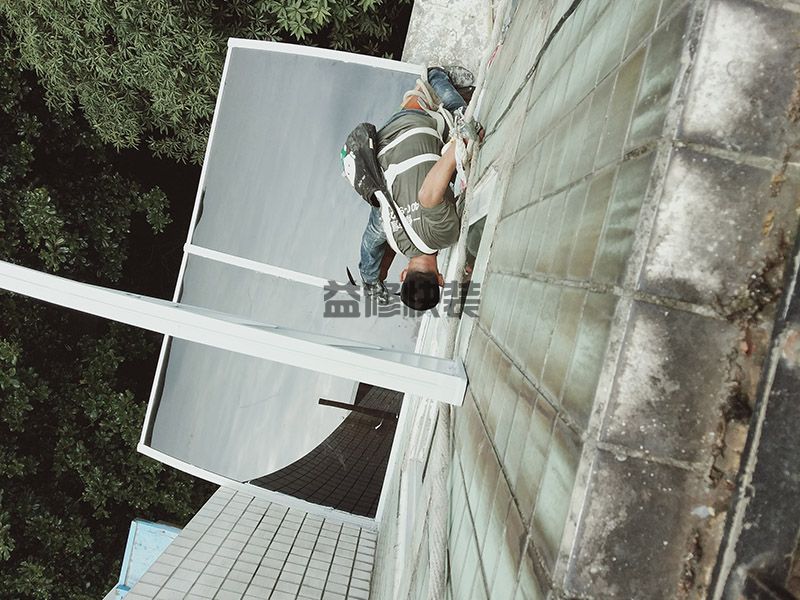 客厅只有一个小窗户怎么装修,尽量避免使用深色调地板(图3) 客厅只有一个小窗户怎么装修,尽量避免使用深色调地板(图3)