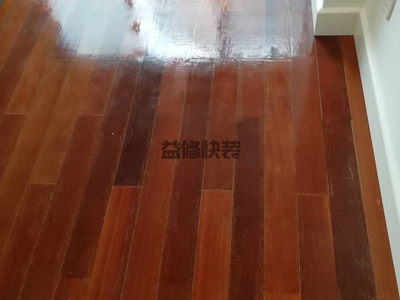 客厅贴了墙砖后悔了怎么办,敲掉换个好看的地砖重新做(图2) 客厅贴了墙砖后悔了怎么办,敲掉换个好看的地砖重新做(图2)