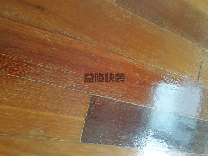 客厅贴了墙砖后悔了怎么办,敲掉换个好看的地砖重新做(图3) 客厅贴了墙砖后悔了怎么办,敲掉换个好看的地砖重新做(图3)