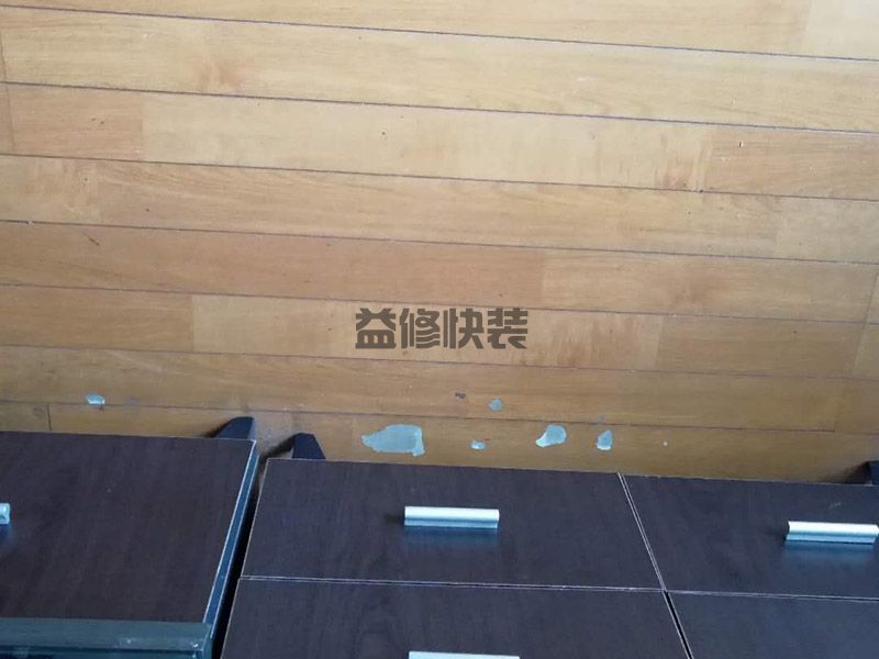 客厅墙面贴瓷砖好还是刷漆好,刷涂已成为近年来流行的(图2) 客厅墙面贴瓷砖好还是刷漆好,刷涂已成为近年来流行的(图2)