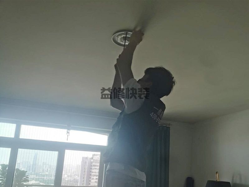 主卧有个大阳台怎么装修设计,成了一个充当书房的空间(图2) 主卧有个大阳台怎么装修设计,成了一个充当书房的空间(图2)