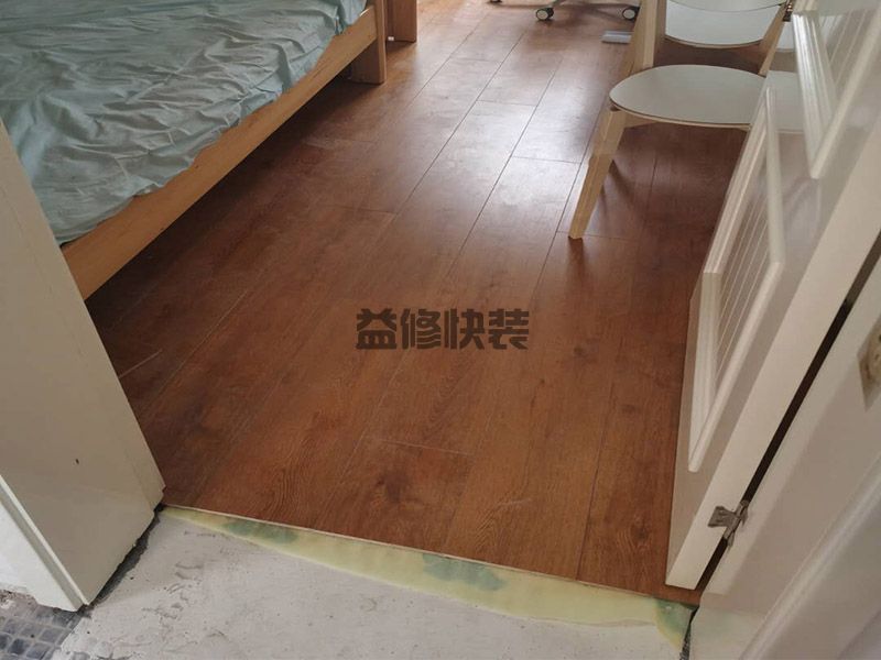 天津红桥区次卧铺木地板,墙面翻新,全屋翻新(图1) 天津红桥区次卧铺木地板,墙面翻新,全屋翻新(图1)