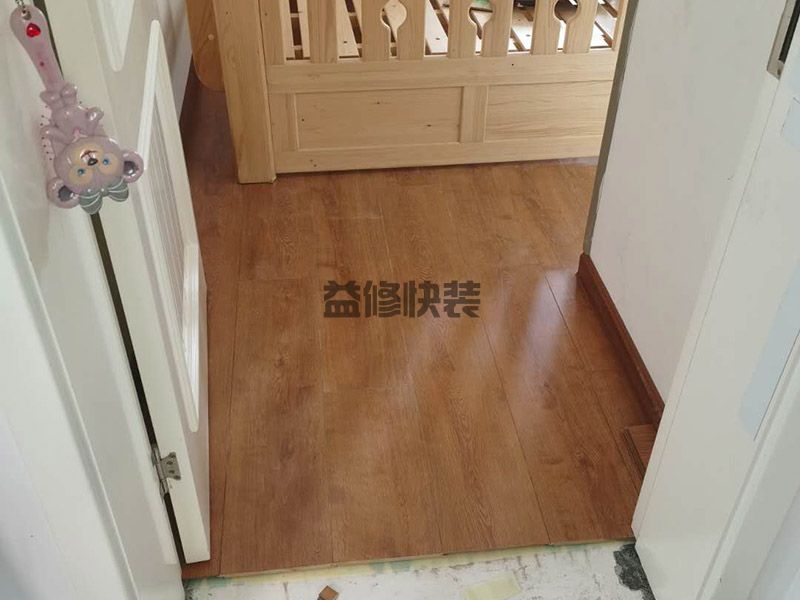 天津红桥区次卧铺木地板,墙面翻新,全屋翻新(图3) 天津红桥区次卧铺木地板,墙面翻新,全屋翻新(图3)