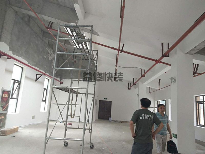 客厅阳台装落地窗好吗,落地窗出现在高层建筑中(图2) 客厅阳台装落地窗好吗,落地窗出现在高层建筑中(图2)