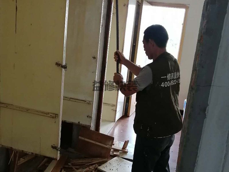 防盗门关不严如何调整,检查锁舌与门框是否因重力撞(图3) 防盗门关不严如何调整,检查锁舌与门框是否因重力撞(图3)