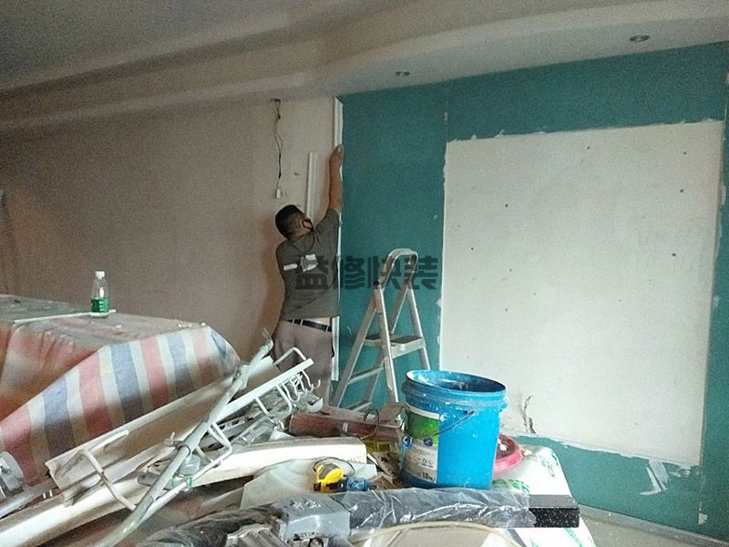 防盗门把手松了怎么修,手松动是固定把手的螺丝松(图2) 防盗门把手松了怎么修,手松动是固定把手的螺丝松(图2)