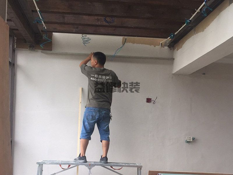 昆明五华区木龙骨吊顶安装,客厅改造,灯具安装(图3) 昆明五华区木龙骨吊顶安装,客厅改造,灯具安装(图3)