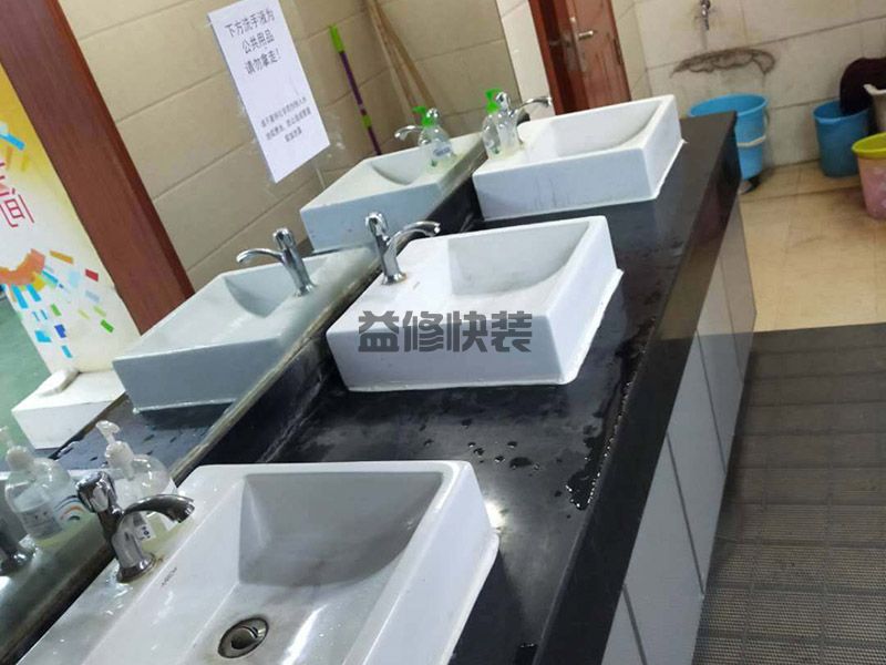 南宁武鸣区卫生间管道维修,客厅改造,门窗安装(图3) 南宁武鸣区卫生间管道维修,客厅改造,门窗安装(图3)