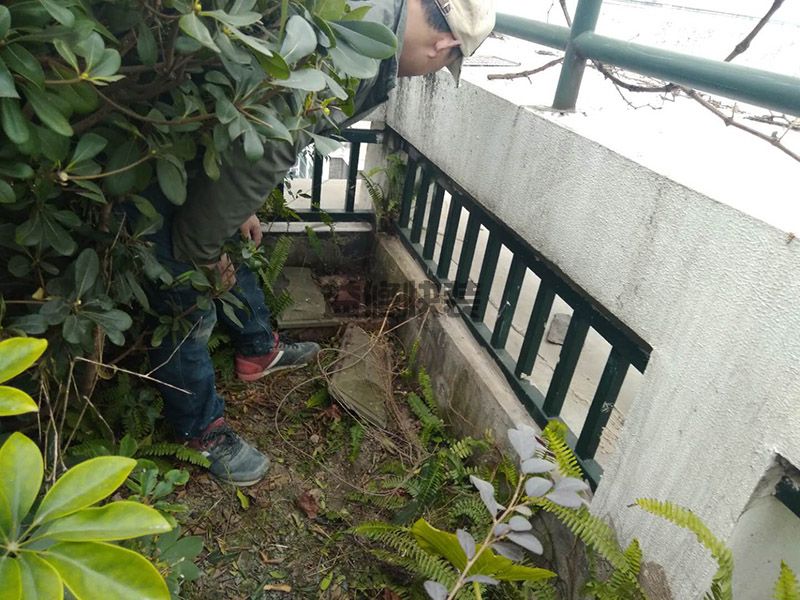 赣州地下室堵漏的方法,开洞埋管使水从导管流出(图2) 赣州地下室堵漏的方法,开洞埋管使水从导管流出(图2)