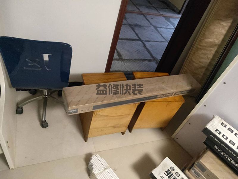 赣州章贡区阳台地板铺贴维修,客厅改造,门窗安装(图3) 赣州章贡区阳台地板铺贴维修,客厅改造,门窗安装(图3)