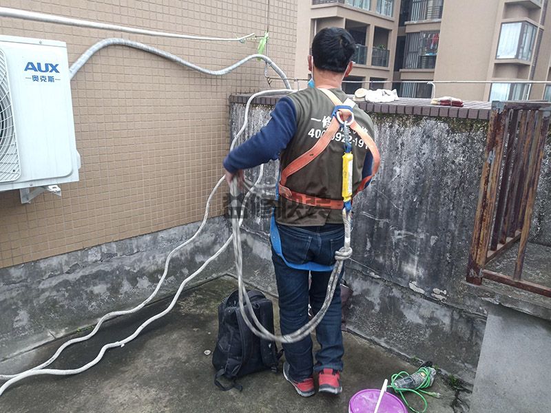 南充花洒维修上门服务,要仔细观察花洒的喷头的皮圈(图2) 南充花洒维修上门服务,要仔细观察花洒的喷头的皮圈(图2)