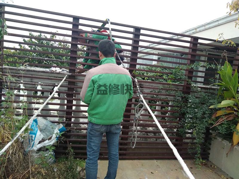 南充冰箱修理如何维修,用冰铲自行进行除冰处理(图1) 南充冰箱修理如何维修,用冰铲自行进行除冰处理(图1)