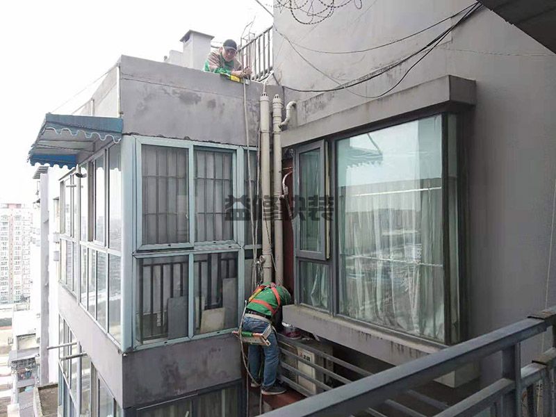 南充高空拆除施工,拆除后产生的楼层临边必须进行围护(图2) 南充高空拆除施工,拆除后产生的楼层临边必须进行围护(图2)