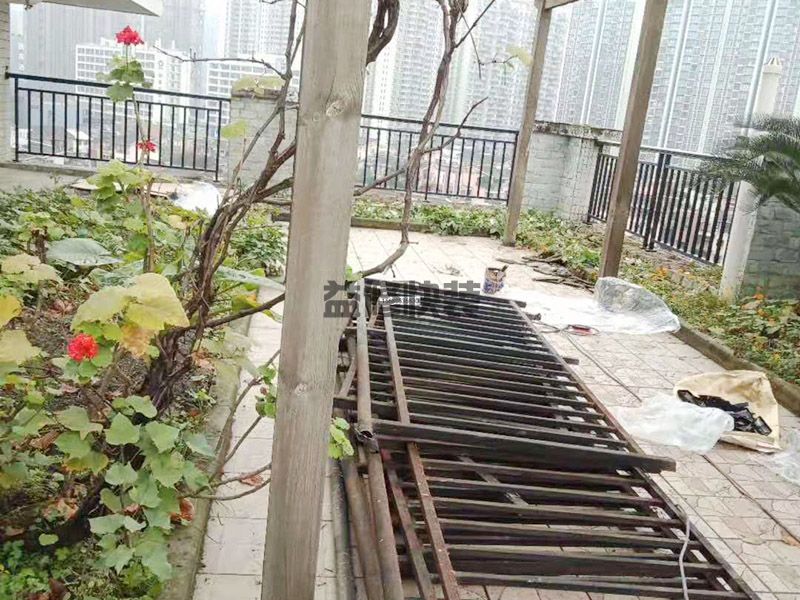 北京石景山屋顶露台栏杆翻新,水电改造,橱柜安装(图3) 北京石景山屋顶露台栏杆翻新,水电改造,橱柜安装(图3)
