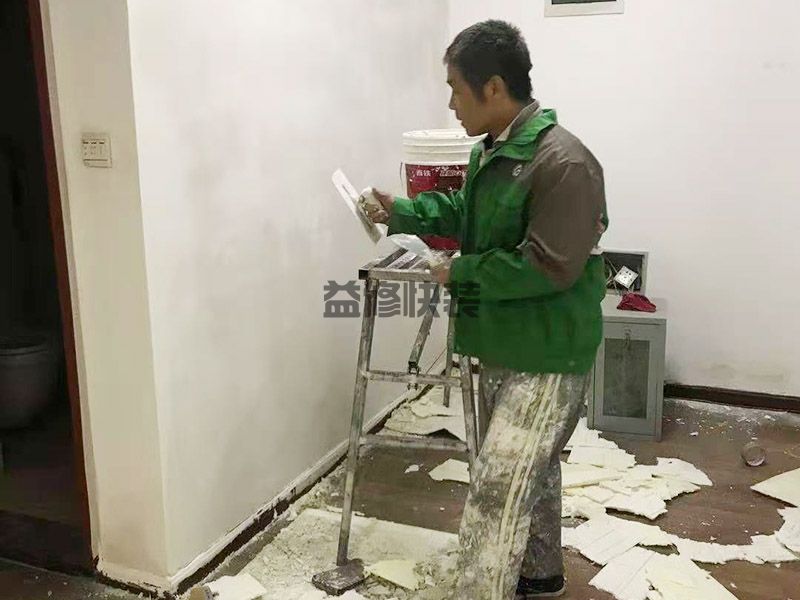 天津津南区旧墙纸铲除翻新,地面?;?门窗维修(图1) 天津津南区旧墙纸铲除翻新,地面保护,门窗维修(图1)