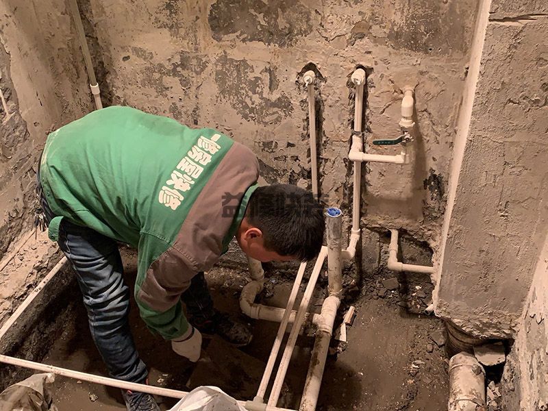 室内漏水修补成都公司哪家好，室内墙布渗水修补大概多少钱？(图2)