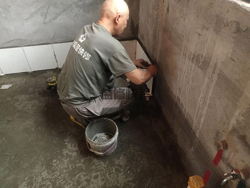 厨房瓷砖下面漏水怎么维修，厨房瓷砖下面漏水维修方法(图1)