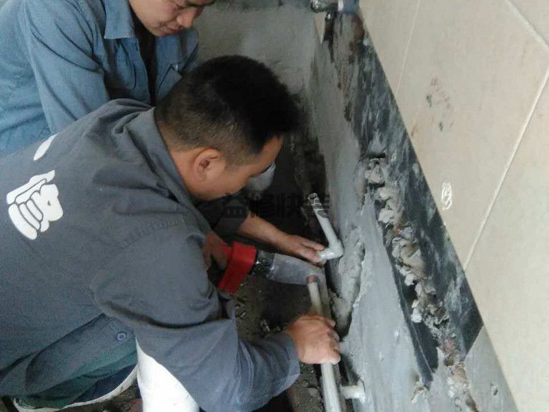 厨房地板往上渗水怎么解决，厨房地板往上渗水方法(图2)