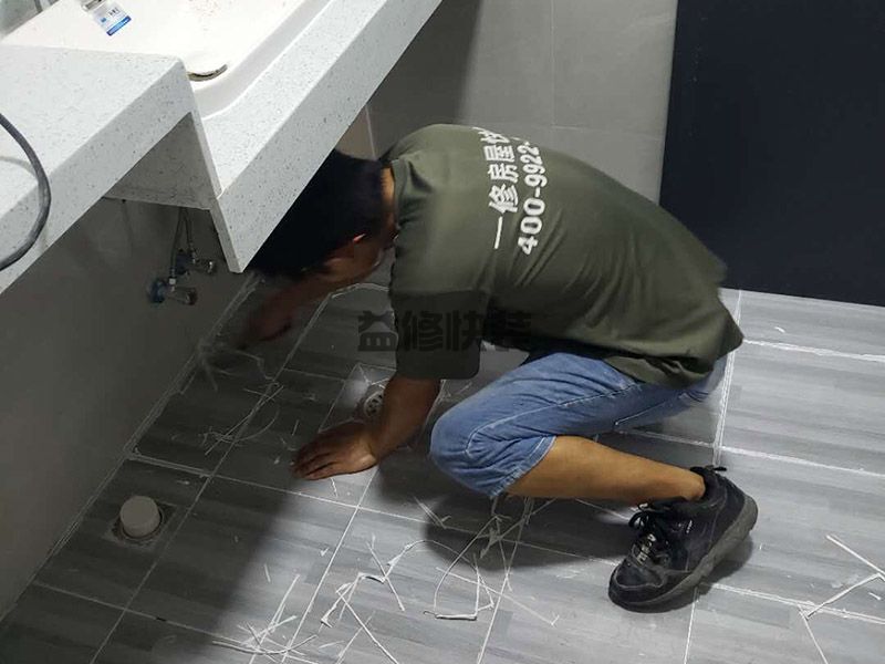 天津电工师傅哪里找_天津电工师傅价格是多少_天津电工师傅注意事项(图1) 天津电工师傅哪里找_天津电工师傅价格是多少_天津电工师傅注意事项(图1)