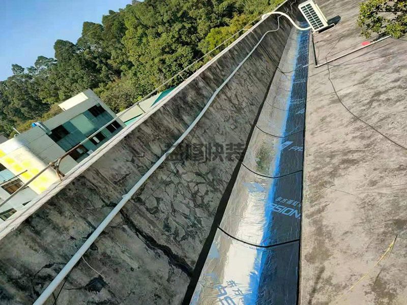 潍坊安丘市屋顶墙角刷防水,旧房改造,灯具安装(图3) 潍坊安丘市屋顶墙角刷防水,旧房改造,灯具安装(图3)