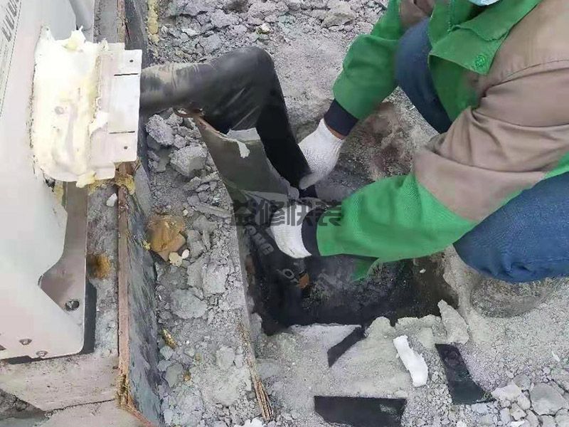 洛阳西工区水管做防水卷材,旧房改造(图1) 洛阳西工区水管做防水卷材,旧房改造(图1)