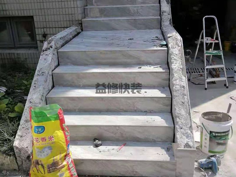 洛阳西工区庭院贴砖,旧房改造,墙面粉刷(图3) 洛阳西工区庭院贴砖,旧房改造,墙面粉刷(图3)