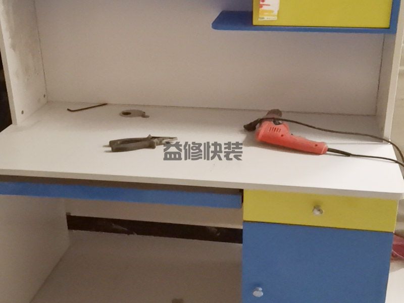 ?？谑樽酪位盗苏宜?海口学校书桌烧坏了怎么修(图3)