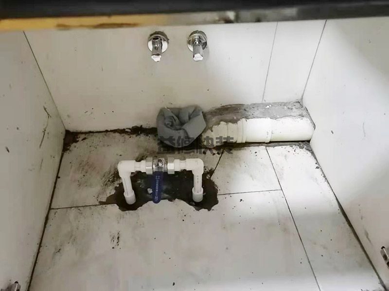 厨房水管漏水维修服务_厨房管道漏水怎么维修_水管维修案例(图3) 厨房水管漏水维修服务_厨房管道漏水怎么维修_水管维修案例(图3)