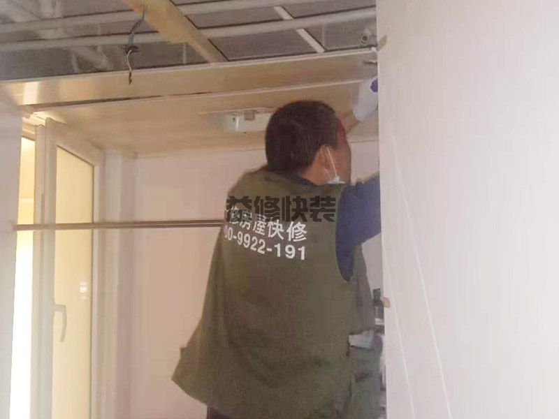 粗下水管漏水怎么修补_下水管漏水怎么办_水管漏水处理方法(图1) 粗下水管漏水怎么修补_下水管漏水怎么办_水管漏水处理方法(图1)
