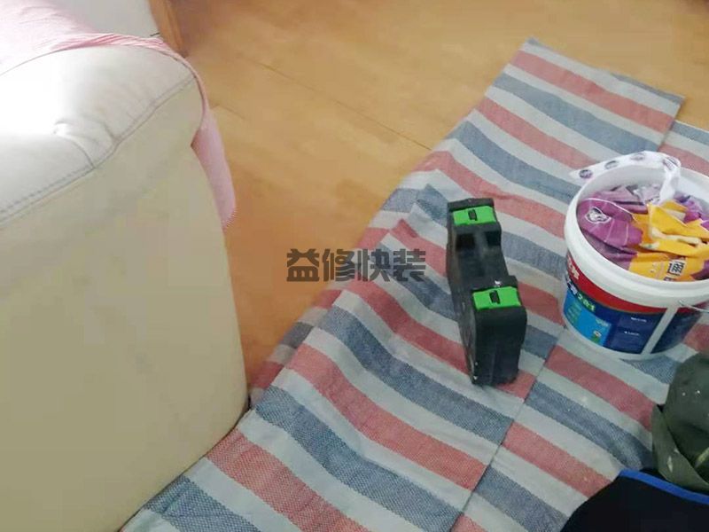 周口郸城县吊顶维修,旧房翻新,客厅维修(图3) 周口郸城县吊顶维修,旧房翻新,客厅维修(图3)