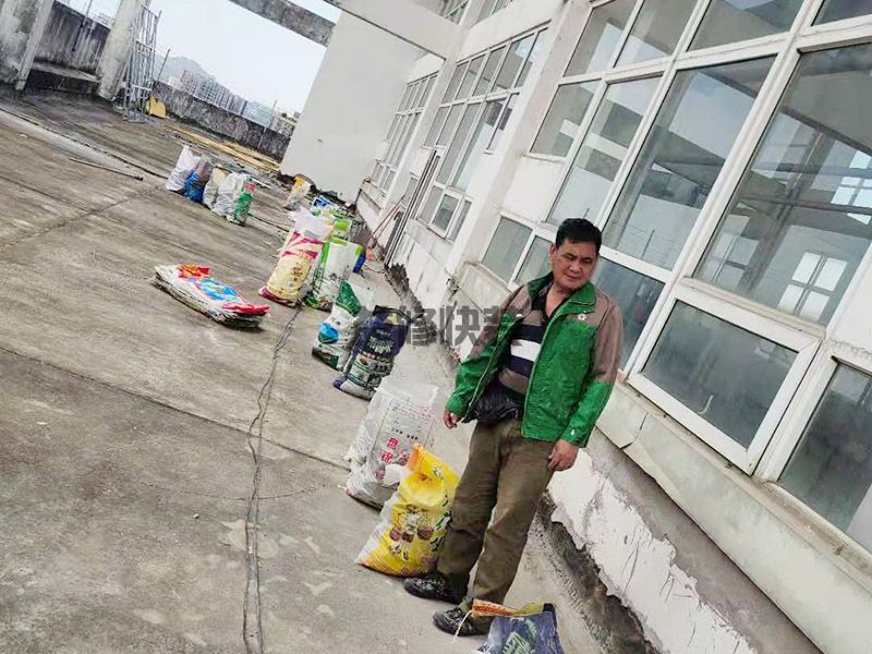 周口郸城县建渣装袋,二手房装修,瓷砖拆除(图3) 周口郸城县建渣装袋,二手房装修,瓷砖拆除(图3)