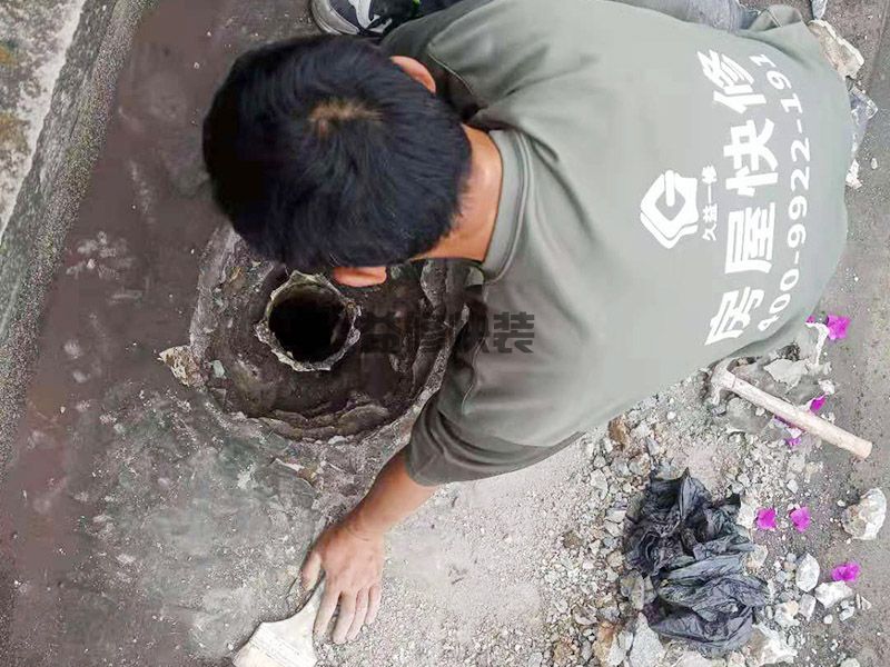太原杏花岭区屋顶排水口防水,局部改造,管道维修(图4) 太原杏花岭区屋顶排水口防水,局部改造,管道维修(图4)