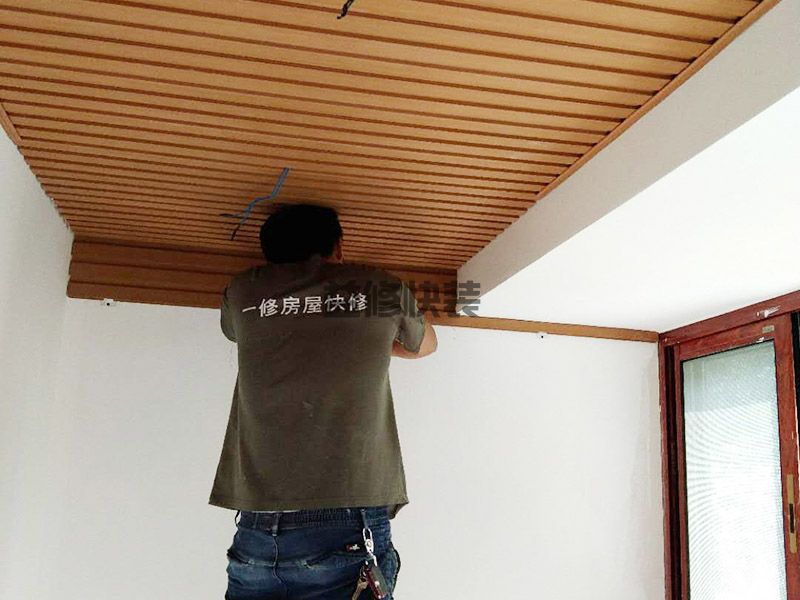 专业装修师傅遇见集成吊顶怎么安装(图3) 专业装修师傅遇见集成吊顶怎么安装(图3)