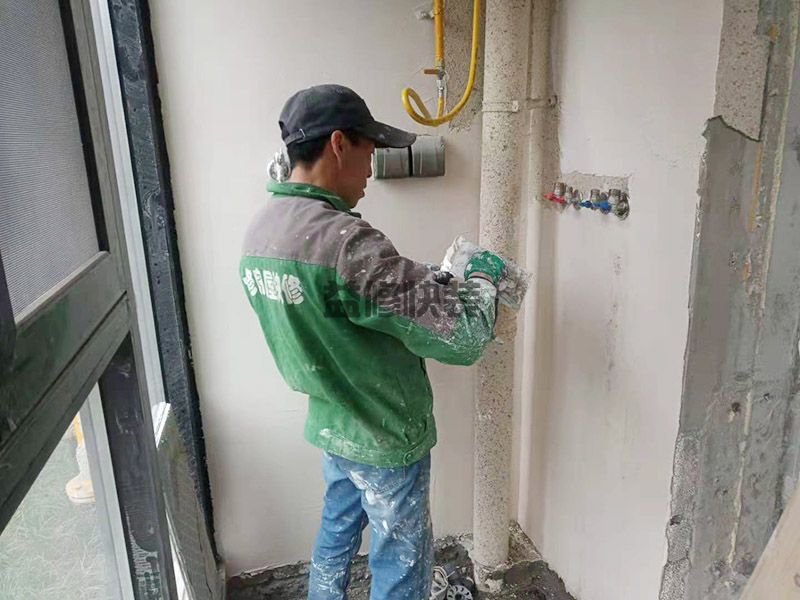 成都刷漆师傅人工费一般多少钱一天，成都墙面刷漆多少钱一平