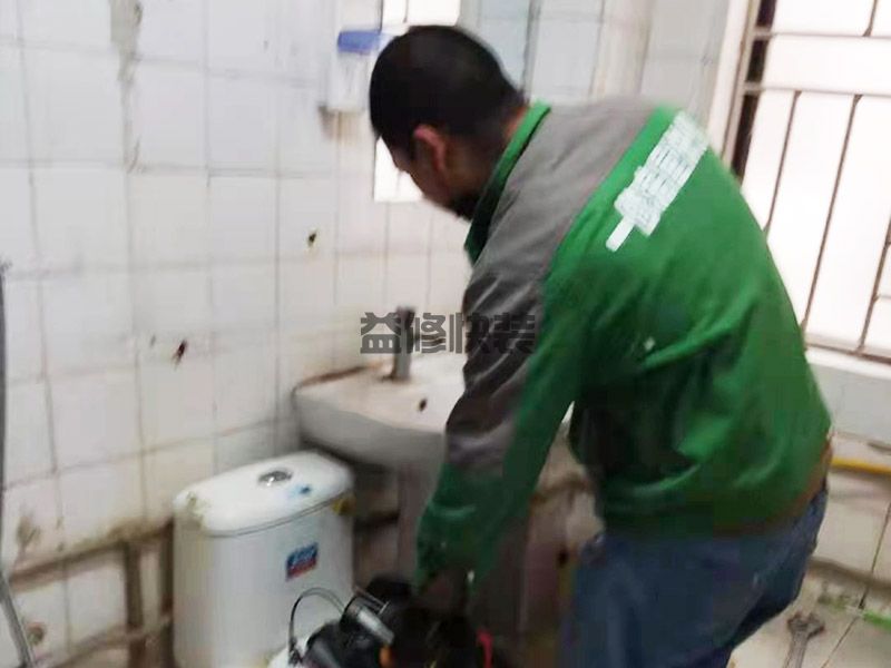 【墙面漏水快速上门修理】墙面漏水处理办法介绍(图1) 【墙面漏水快速上门修理】墙面漏水处理办法介绍(图1)
