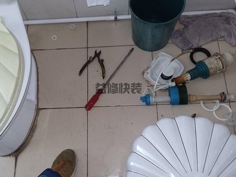 马桶进水阀拆解与修理,方法挺简单一看就会(图1) 马桶进水阀拆解与修理,方法挺简单一看就会(图1)