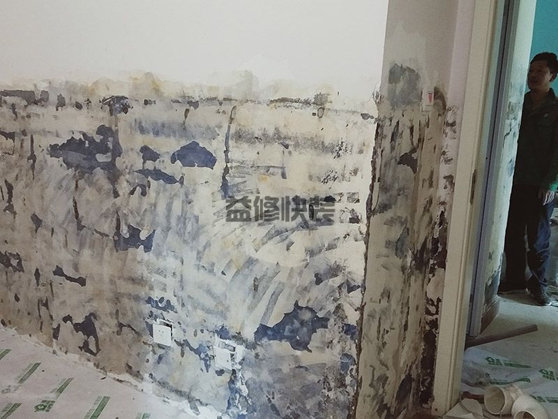 卫生间墙角渗水到客厅墙面，墙皮有脱落迹象，维修措施有哪些(图1)