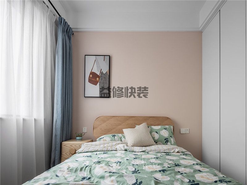 网友：卧室房顶腻子开裂是怎么回事，吓得以为是房子要塌了